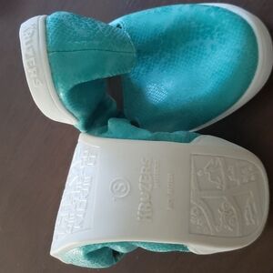 Fitkicks Kruzers 5.5-6 shoe NWOT